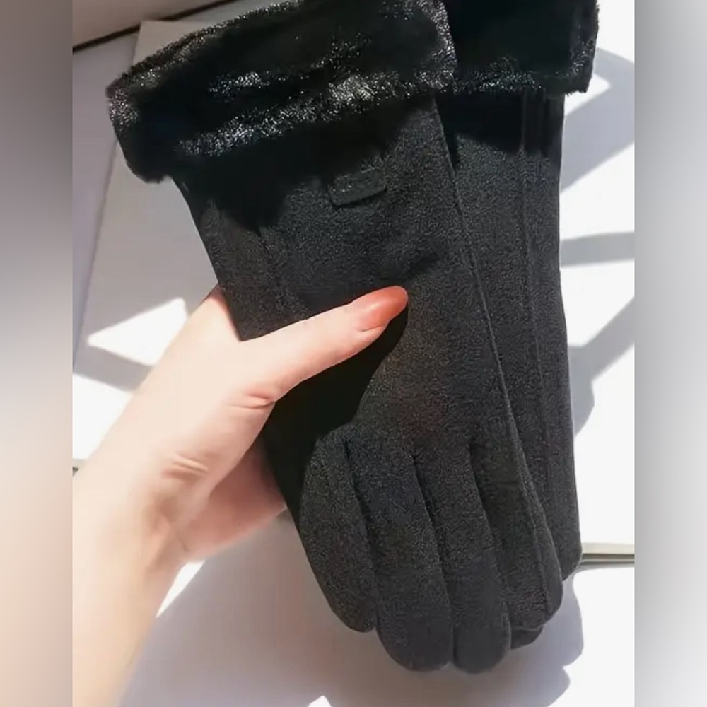 NWT FULL FINGER BLACK GLOVES WIND AND WATERPROOF @e